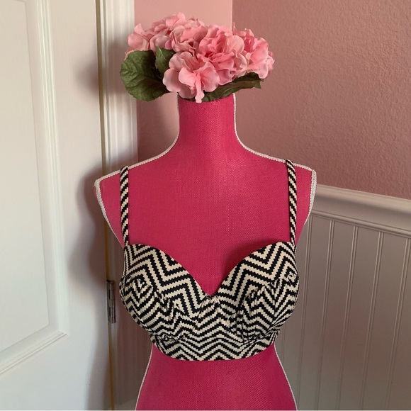 Xhilaration Other - 👗D/DD Xhileration Bathing Suit Top with Adjustable Straps, never worn